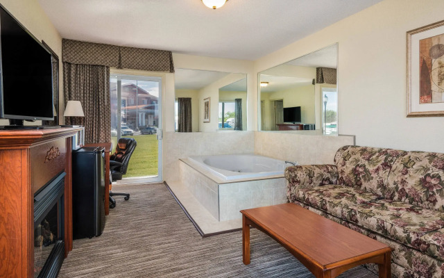 Days Inn by Wyndham Hutchinson