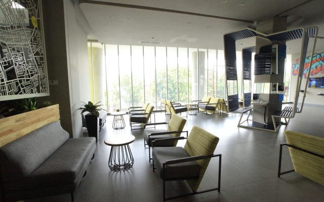 YELLO Hotel Jemursari Surabaya