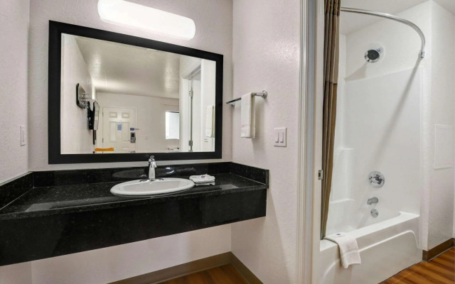 Motel 6 Moultrie, GA