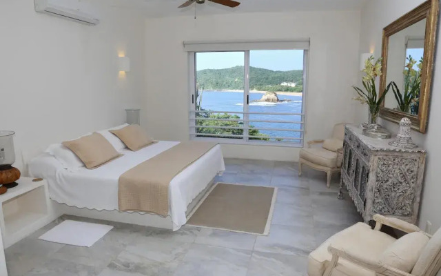 Villas Carey Condo