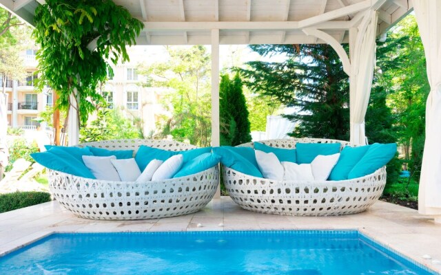 Venera & Anastasia Palace Apartments