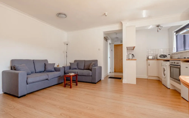 Luxury 2 Bed Room Lake View Apt Bowness Parking