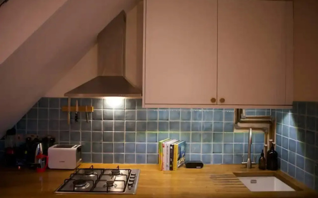 Inviting & Secluded 1BD House w/ Patio - Peckham!