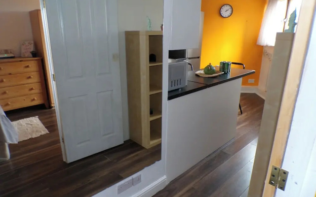 Chelsea Orange Apartment Sleeps10-petsok-parking