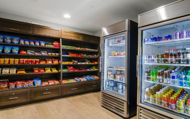 Staybridge Suites Marquette by IHG