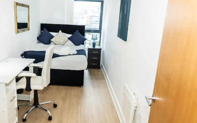 Apartment Sleeps 6 With Balcony and Parking