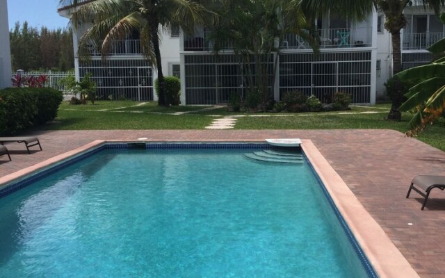 Charming 1-bed Apartment Near Port Lucaya