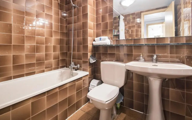 Ampolla Apartment TH18