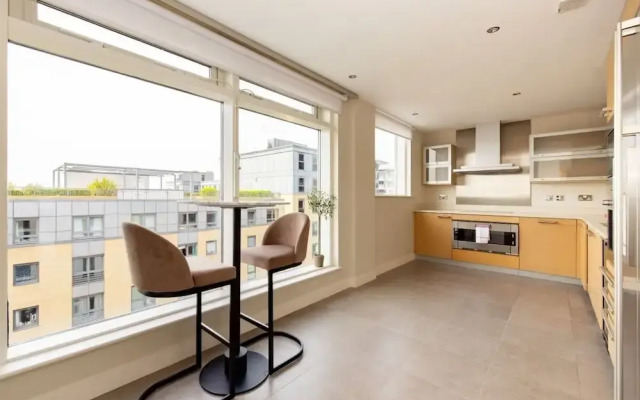 The Riverside Residence - 3bdr Flat With Balcony