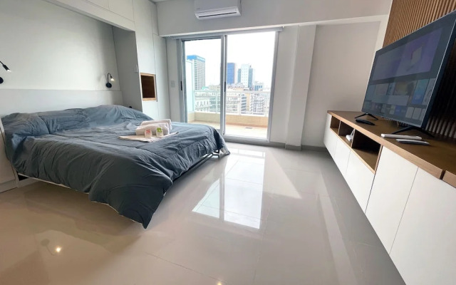 Studio Luxury Balcony Pool