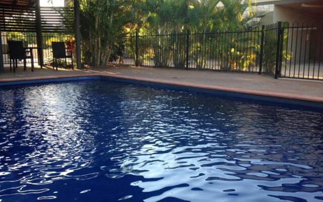 Breezes Apartments