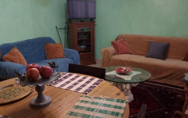 Ari's apartment