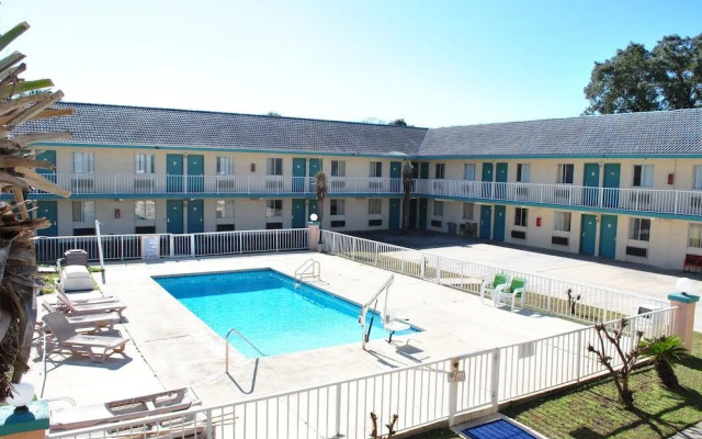 Coconut Grove Motor Inn