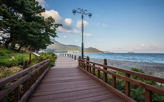 Geoje Lilac Pension