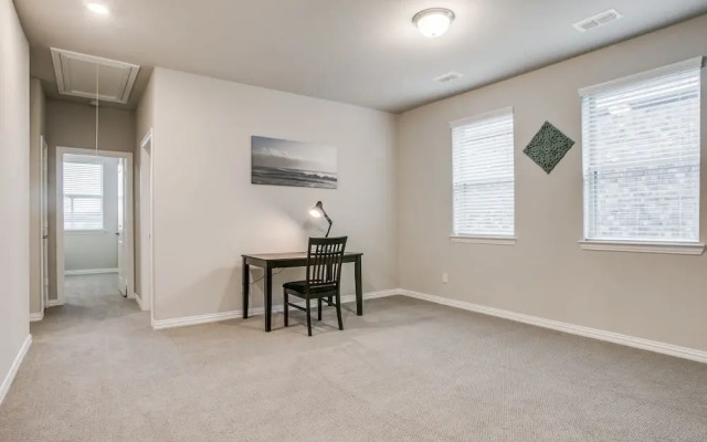 Beautiful furnished 3 bedroom Allen Home