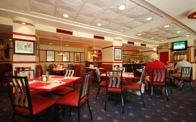 Red Lion Hotel Rosslyn Iwo Jima
