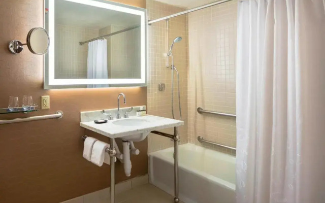 Sheraton Commander Hotel