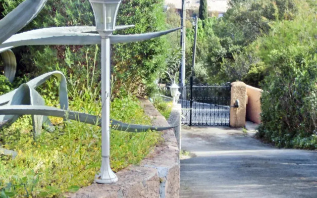 Apartment With 2 Bedrooms in Cavalaire-sur-mer, With Enclosed Garden -