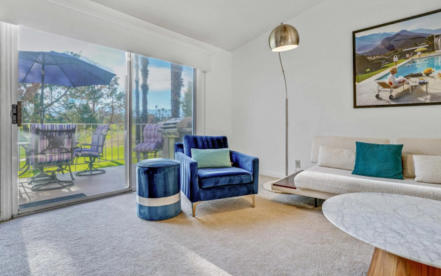 Elegant modern Palm Desert getaway