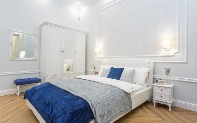 Main Square Apartments