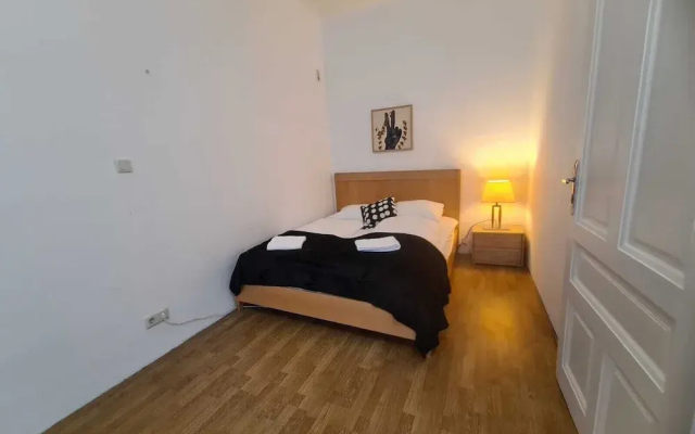 Chic 2BR Apt Downtown Long Stay