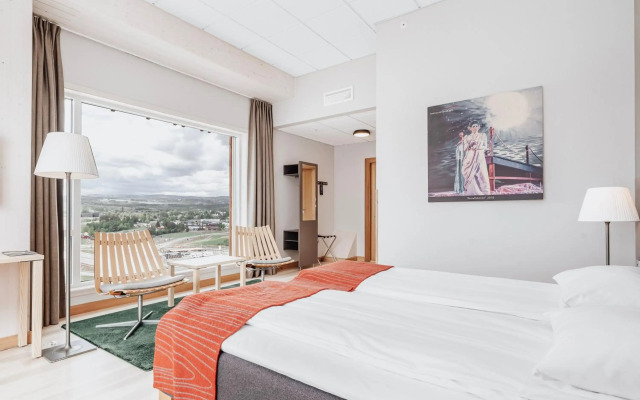 Wood Hotel by Frich's