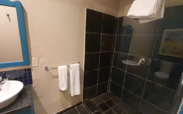 Shangri-La Country Hotel