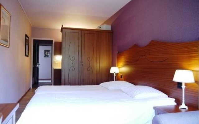 Hotel 33