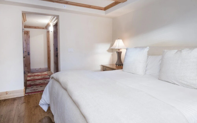 Vail Mountain View #402 4 Bedroom Condo