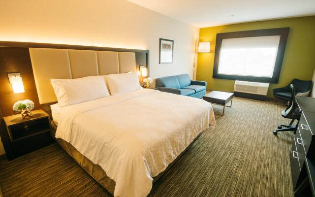 Holiday Inn Express & Suites Birmingham - Homewood, an IHG Hotel