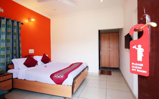 OYO 4256 Hotel Rajmahal