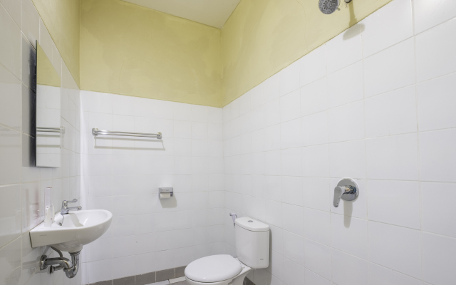Super OYO 1568 Stasiun Ka Cirebon Guest House