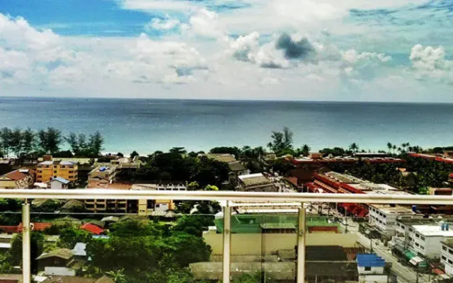 Sunset Plaza Apartment