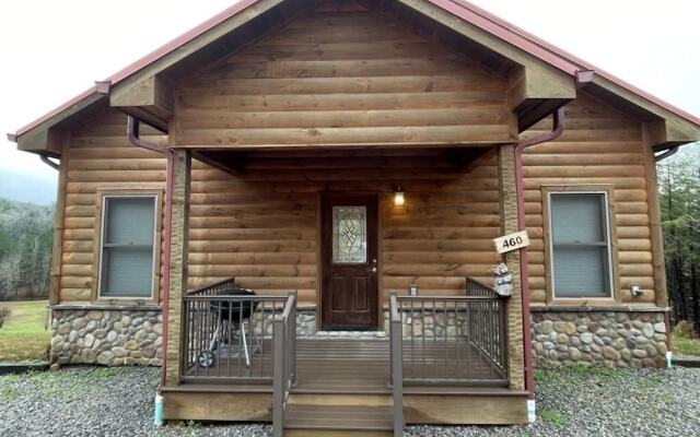 Charming Cabin With an Amazing View! - pet and Motorcycle Friendly! 2 Bedroom Cabin by Redawning