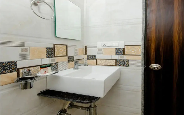 OYO 11706 Hotel Avion Park