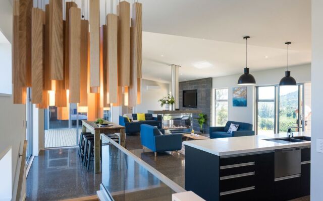 Bell Bird Ridge Holiday Home - Ocean & Valley Views
