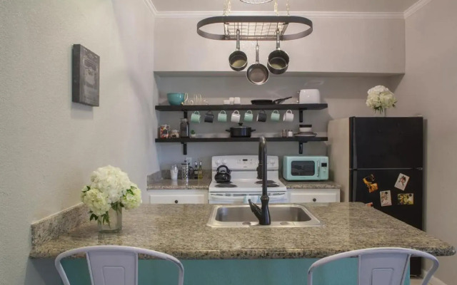 Cloverleaf Suites Baton Rouge