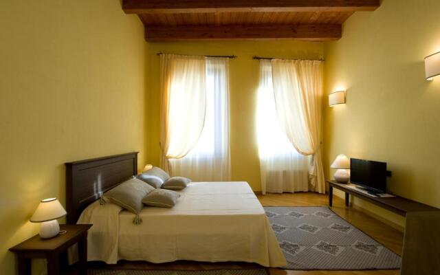 Piazza Azuni 18 Guest House