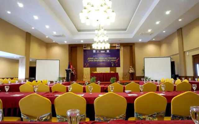 Red Chilies Hotel