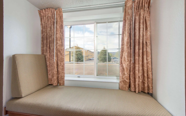 Microtel Inn & Suites by Wyndham Raton