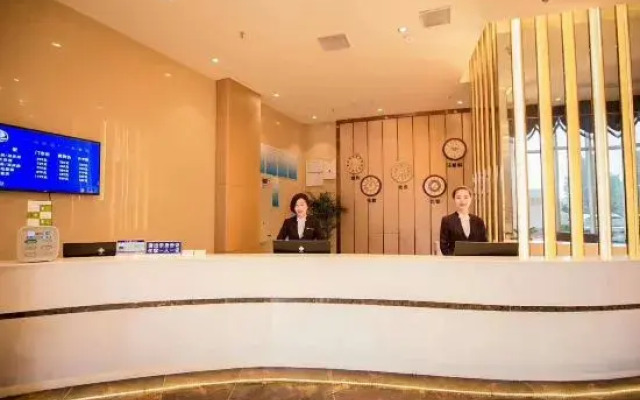 Yacht Holiday Hotel