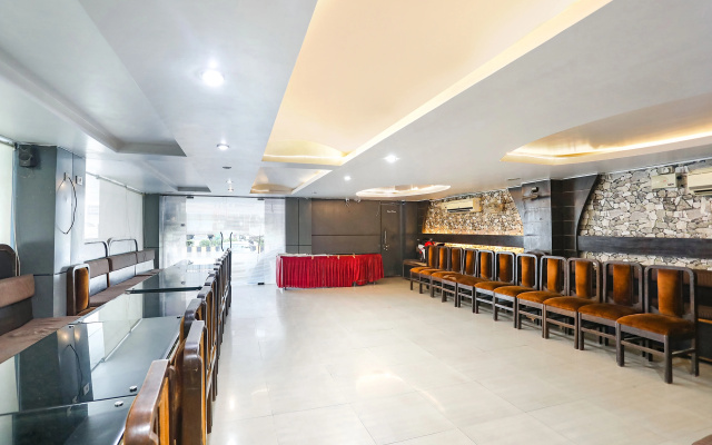 Fabhotel Dps International