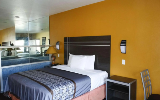Motel 6 Houston, TX – Willowbrook Mall