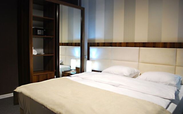 Hotel West