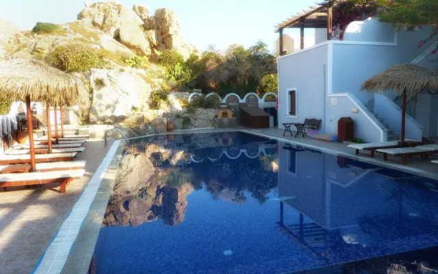 Black Sand Apartments Santorini