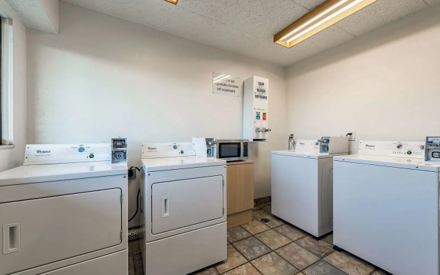 Days Inn by Wyndham Cincinnati I-71