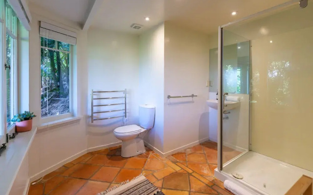 Koi Waiheke with private beach access