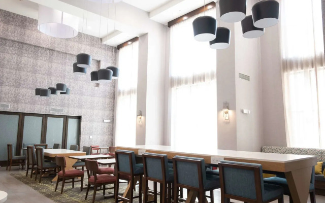 Hampton Inn & Suites Dallas/Lewisville-Vista Ridge Mall, TX