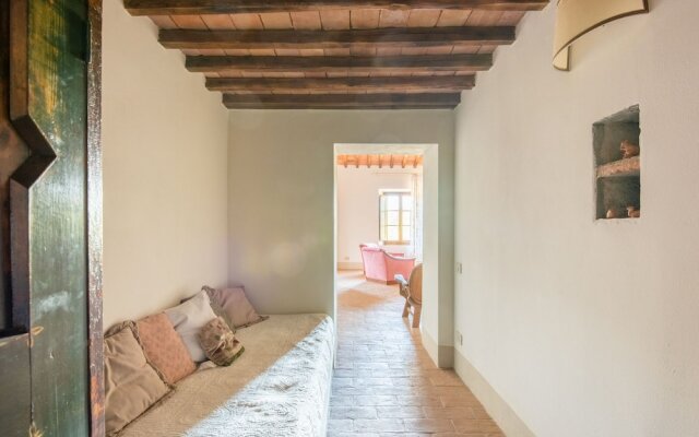 Secluded Apartment in Rapolano Terme with Garden