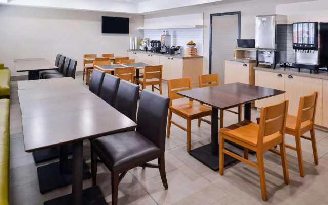 Country Inn & Suites by Radisson, Tinley Park, IL